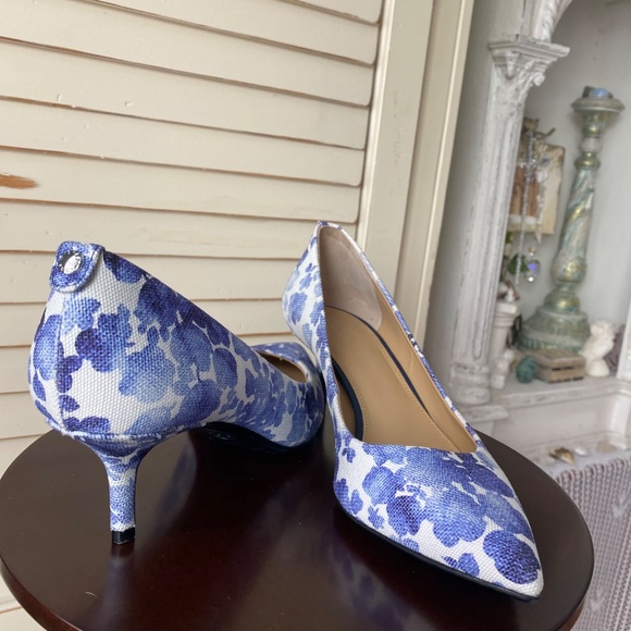 MICHAEL Michael Kors Flex Kitten Heel Pump NWOT - Picture 7 of 10